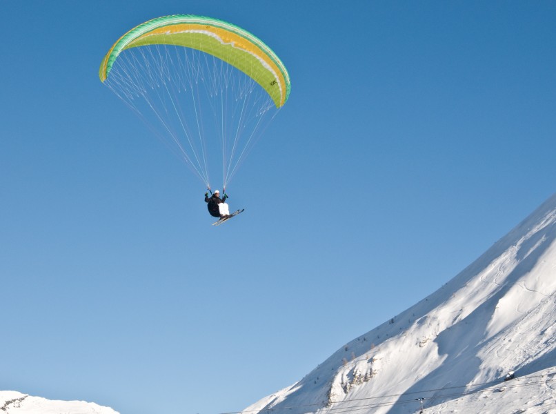 刺激好玩的滑翔伞运动图片(37张)
