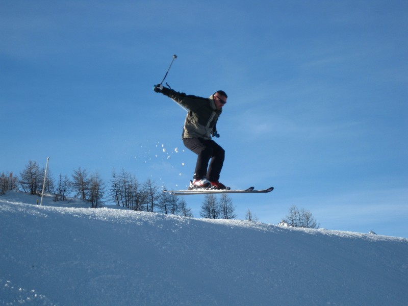 好玩刺激的户外滑雪运动图片
