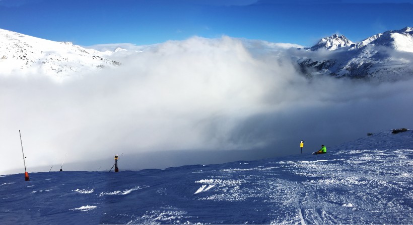 好玩刺激的户外滑雪运动图片