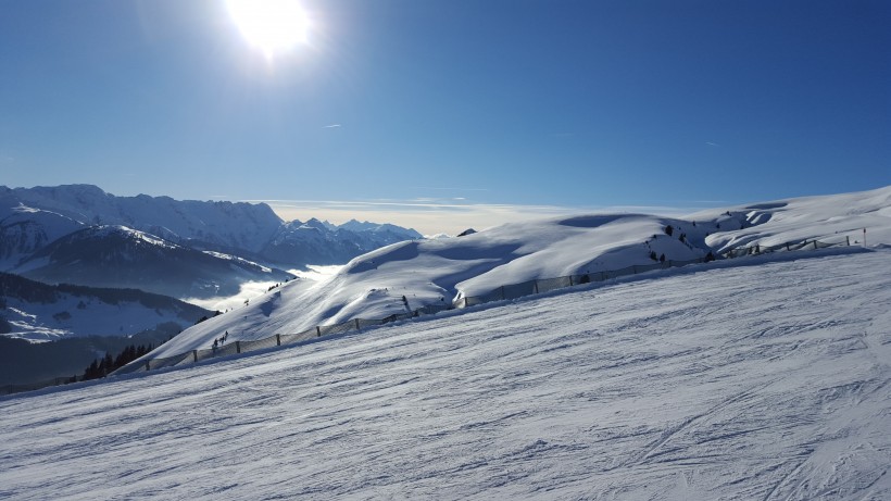 好玩刺激的户外滑雪运动图片