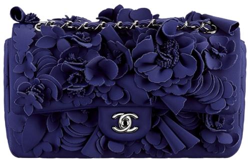 chanel 深蓝色立体山茶花刺绣潜水布肩背包 nt$385,900