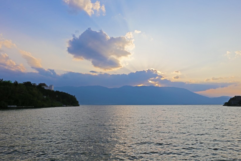 云南大理洱海自然风景图片