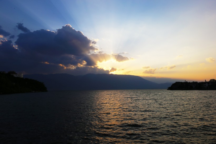 云南大理洱海自然风景图片