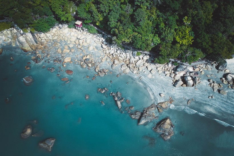 宁静优美的海岸风景图片