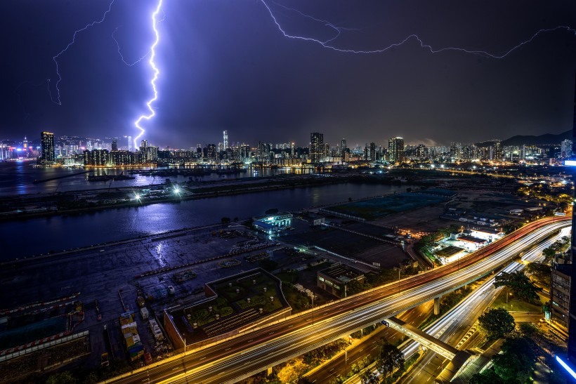 恐怖震撼的雷电风景图片