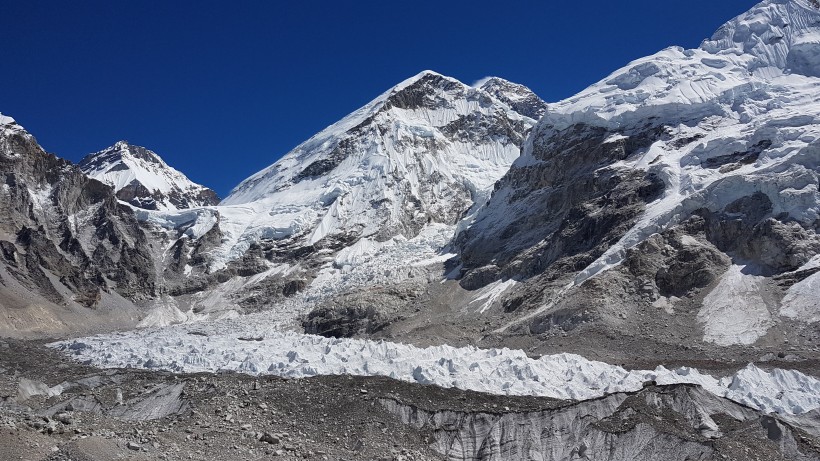 西藏神秘巍峨的珠穆朗玛峰自然风景图片