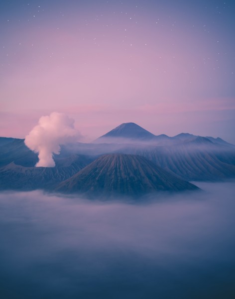 雾气蒸腾的火山图片(21张)