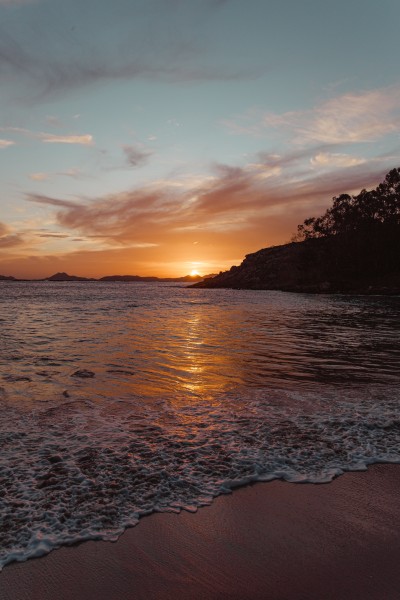 夕阳下的海滩图片