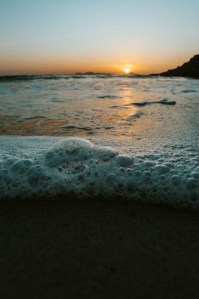 夕阳下的海滩图片