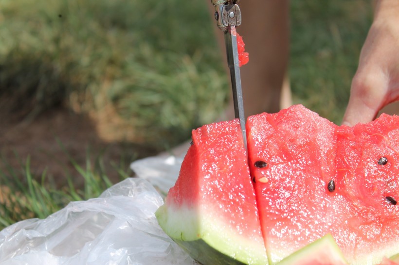 夏季消暑降温清凉的西瓜图片