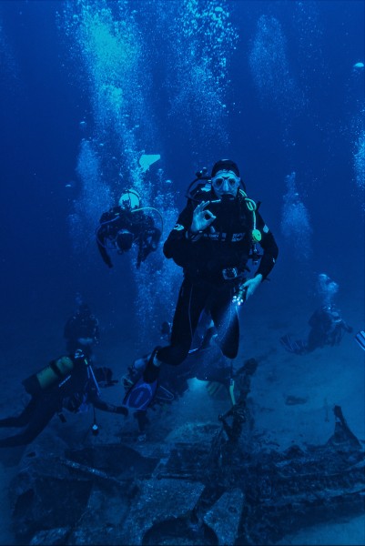 海底潜水人物图片