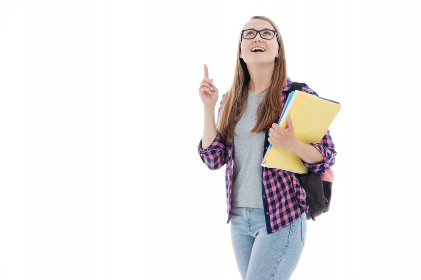 戴眼镜的美女大学生图片